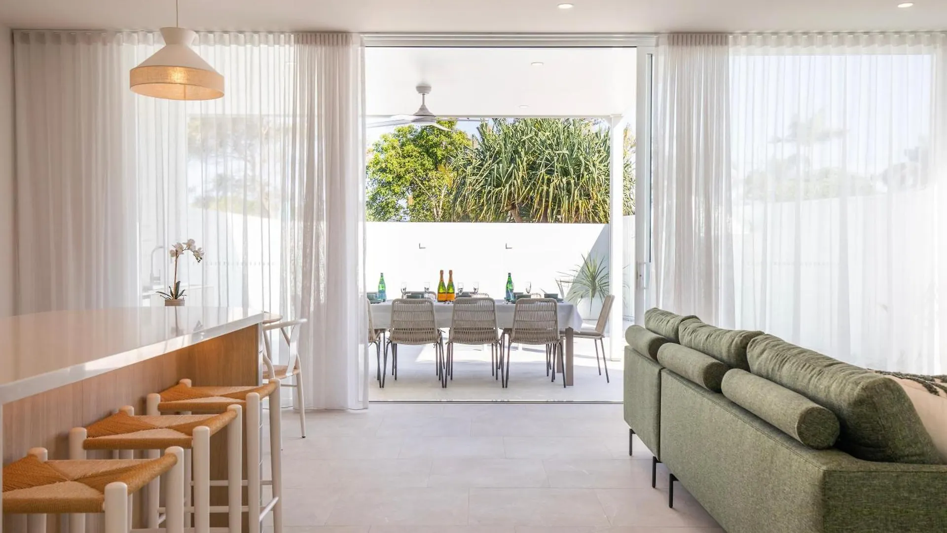 Holiday home Coastal Luxury Playa Casa Escape - 2 Villa Kawana Waters Australia