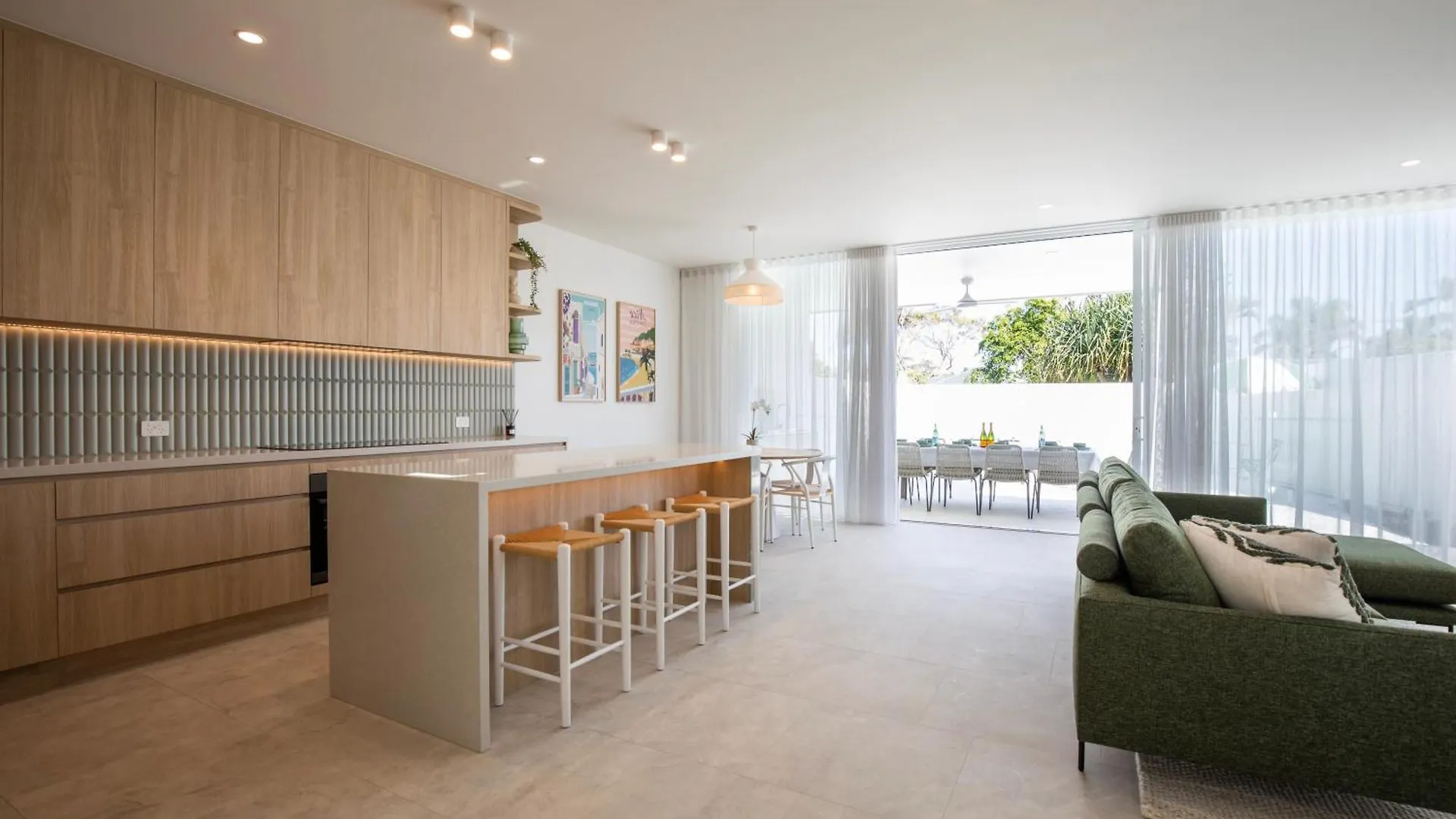 Coastal Luxury Playa Casa Escape - 2 Villa Kawana Waters Australia